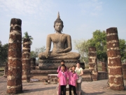 Sukothai - park historyczny - pozostałości stolicy Tajlandii - z napotkanymi uczniami 