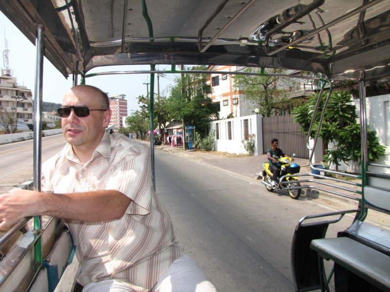 tuktukiem po ulicach Pattayi (albo tuk tuku) 