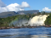 Park Canaima - wodospady El Sapo i El Hacha - tęczowo