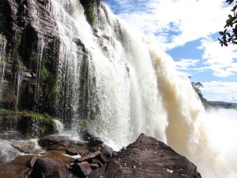 Park Canaima - wodospady El Sapo i El Hacha - z bliska 